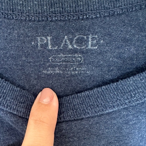 Boys shirt size XXL, pre owned with normal signs of use. - Picture 2 of 3